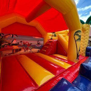 Hüpfburg pirateninsel mit rutsche treppe