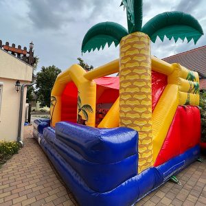 Hüpfburg pirateninsel mit rutsche seite