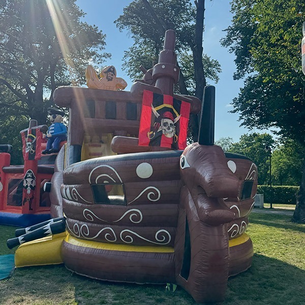 hüpfburg piratenschiff 8x4