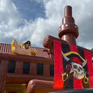 hüpfburg piratenschiff 8x4 flagge